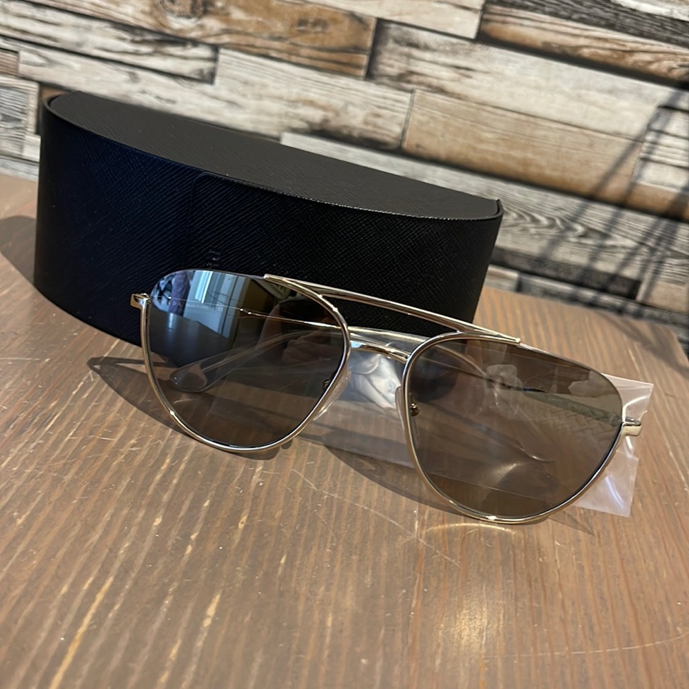 Prada sunglasses. Silver. 56-17-140- Spr 5ou